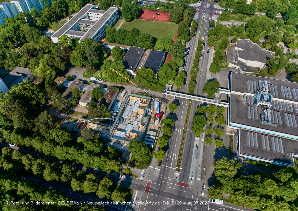 07.06.2023 - aktuelle Fotos von der »<strong><i>Baustelle zum Hort für Kinder</i></strong>« in Neuperlach in München